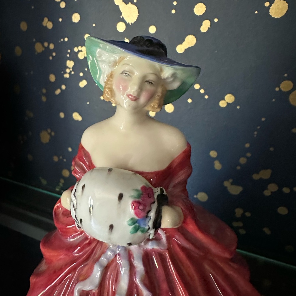 Elegant vintage Royal Doulton Lady Figurine, Genevieve, in Pink Dress - Picture 2 of 4